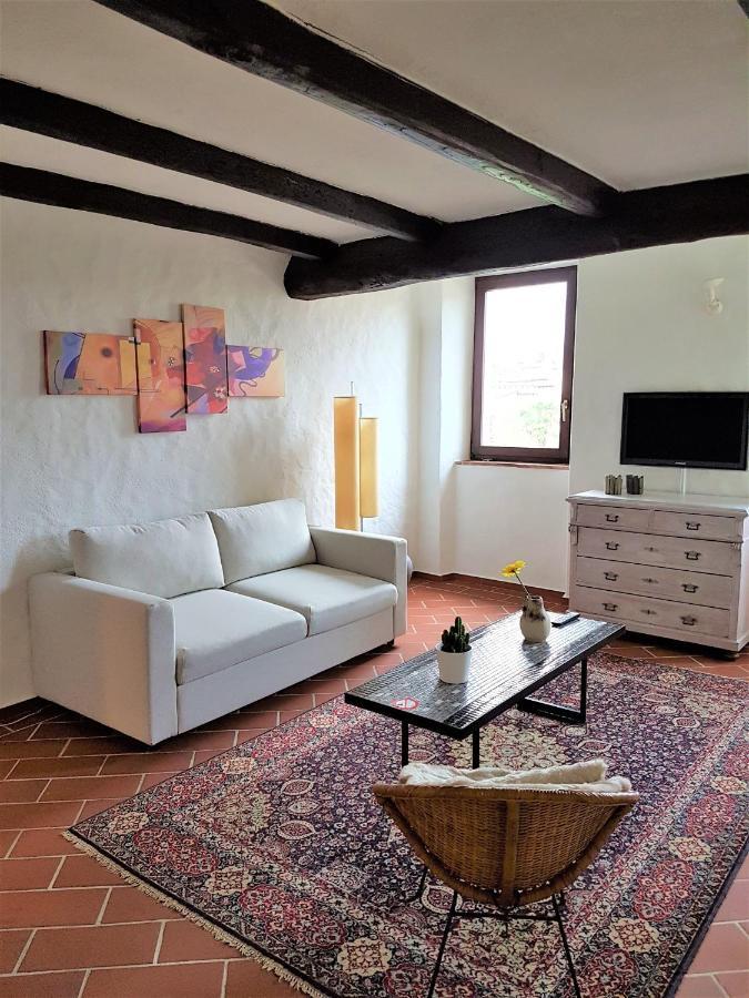Caslano: 2.5 Zi-Dachwohnung Im Rustikalen-Modernen Stil エクステリア 写真
